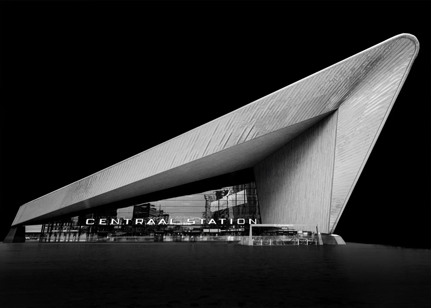 Centraal station Rotterdam, van onderaf gefotografeerd